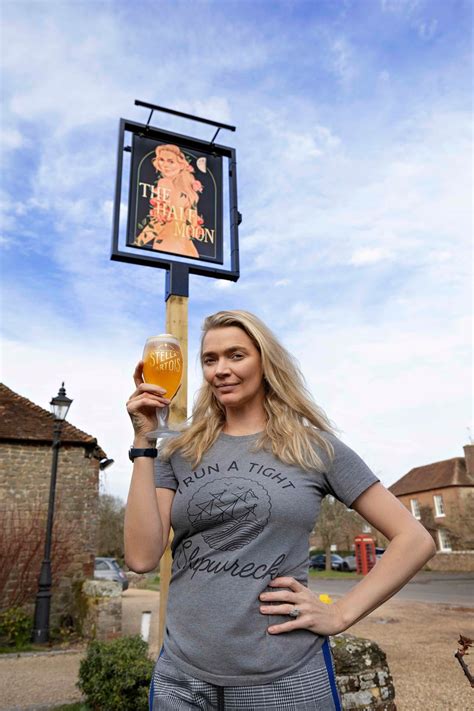 jodie kidd naked|Jodie Kidd poses nude for her new pub sign .